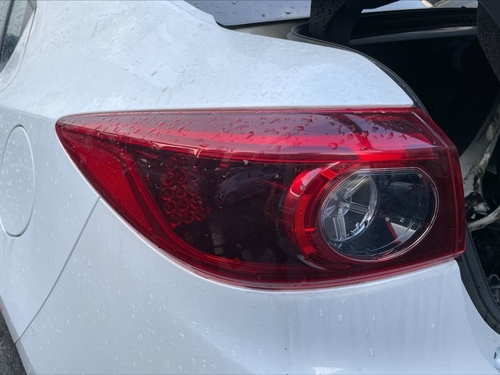 2018 Mazda 馬自達 馬3 白色 2.0 4D