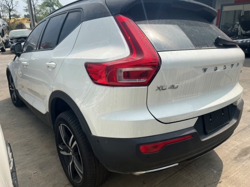 2019 Volvo 富豪 XC40 白黑色 2.0