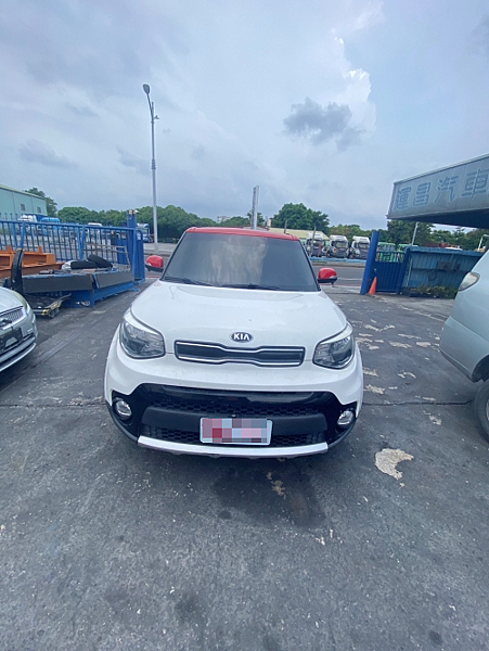 2017年 KIA 起亞 SOUL 白紅色 1.6 4D