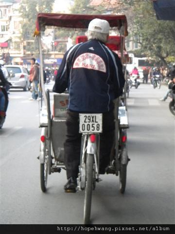 2011011614三輪車遊36古街 (2) (小型).JPG