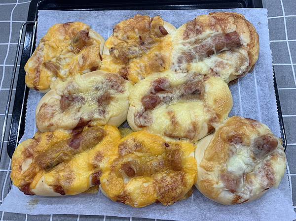 [食譜] Costco綜合乳酪切片之調理麵包比一比