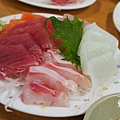 生魚片定食中的生魚片