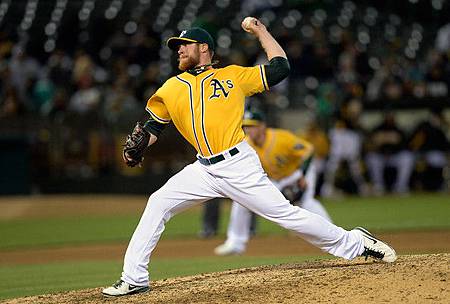 Sean Doolittle pitching