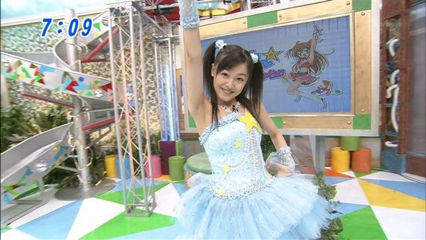 「恋☆カナ」(「偶像宣言」動畫版主題曲)是早安七期生久住小春所出的個人單曲