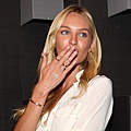 candice-swanepoel-knuckle-rings.