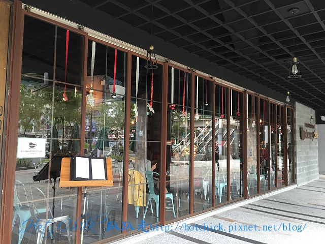 cafe03.jpg cafe03.jpg