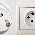 1920px-E_plug_and_socket