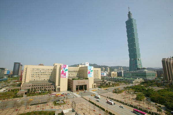 940404_003_市府101_王能佑攝影_市府旁-1.JPG
