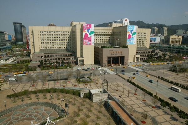 940404_028_市府101_王能佑攝影_市府旁.JPG