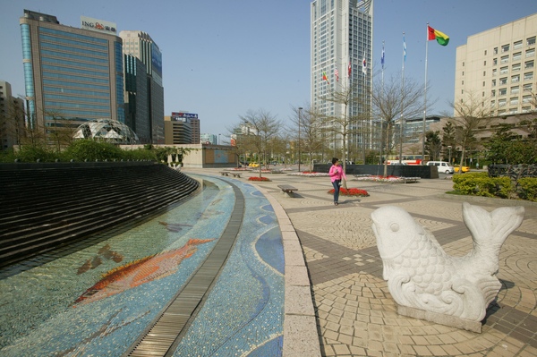 940404_072_市府101_王能佑攝影_市府旁.JPG