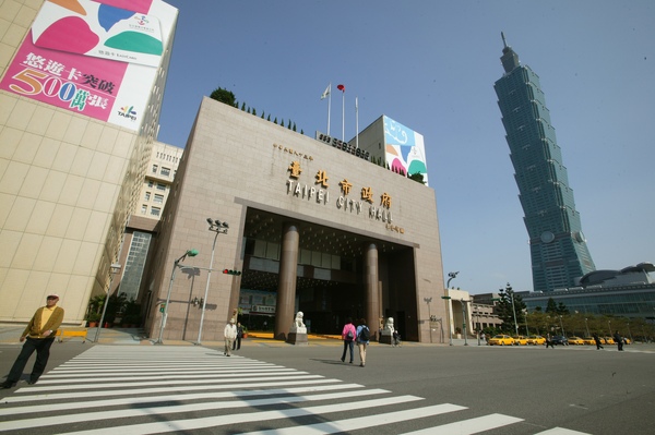 940404_084_市府101_王能佑攝影_市府旁.JPG