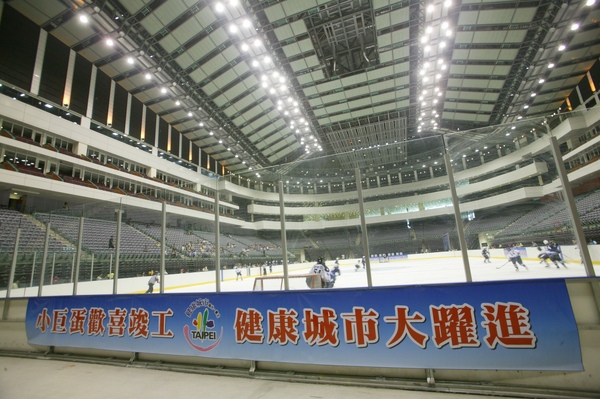 940830_03_113_小巨蛋_王能佑攝_南京東路敦化北路口.JPG