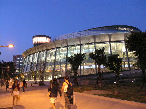 940909_06_002_小巨蛋夜景_王能佑攝_南京東路敦化北路口.JPG