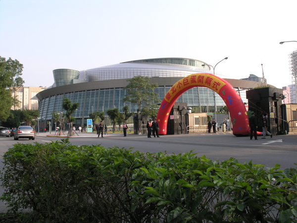 941201_01_005_台北小巨蛋開幕_王能佑攝_南京東敦化北路口.JPG