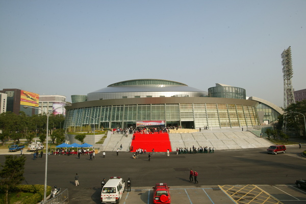 941201_01_104_台北小巨蛋開幕_王能佑攝_南京東敦化北路口.JPG