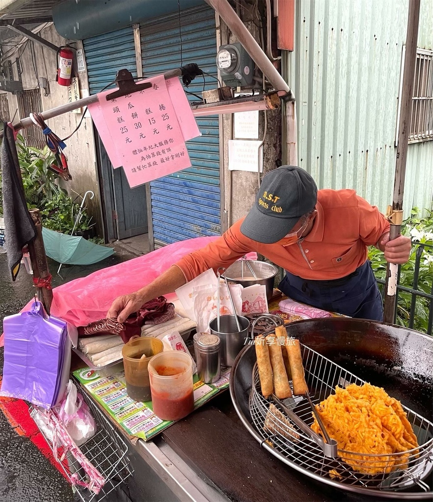 【宜蘭羅東美食】無名油炸春捲/蝦餅/蘿蔔糕/黑糖糯米糕｜銅板