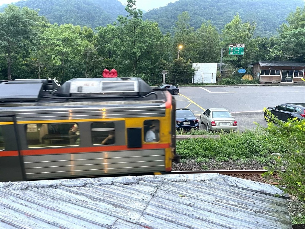 【平溪咖啡】平交道咖啡｜平溪喝咖啡賞火車，親民享受的戶外咖啡