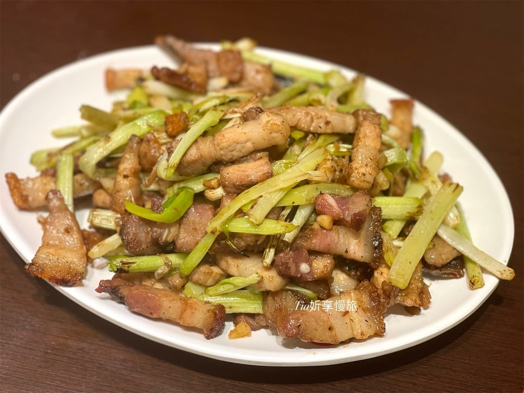 【汐止美食】丞相鵝肉｜熱炒、片皮烤鴨、鴨架超推薦，汐止鵝肉鴨