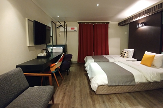 room01.png room01.png