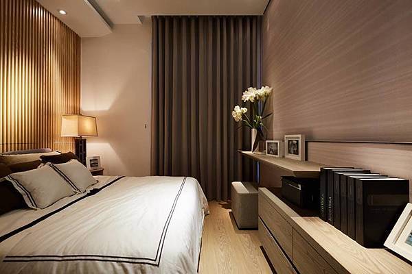 臥房.jpg 臥房.jpg