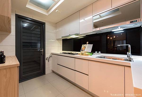 廚房.jpg 廚房.jpg