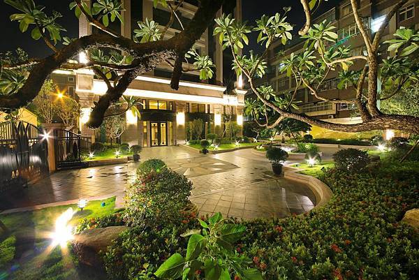 中庭.jpg 中庭.jpg