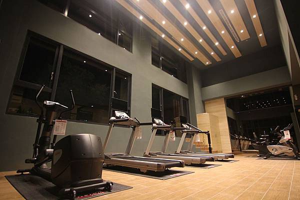 健身房.jpg 健身房.jpg