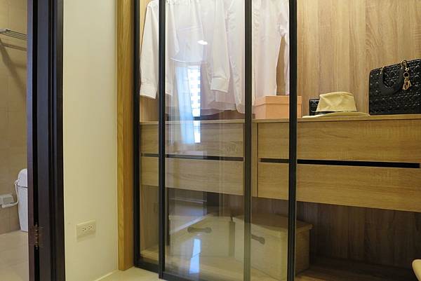 衣櫃.jpg 衣櫃.jpg