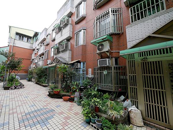 大里區公教街別墅798_01.jpg 大里區公教街別墅798_01.jpg
