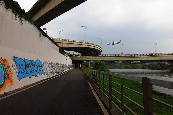 巧遇全日空787準備降落