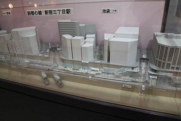 新宿三丁目附近剖面