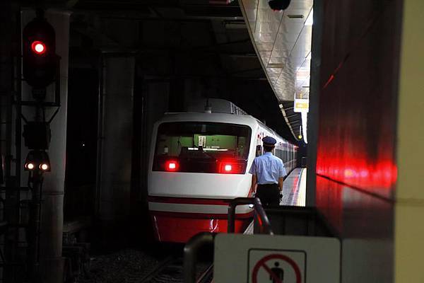 東武特急停在專用月台