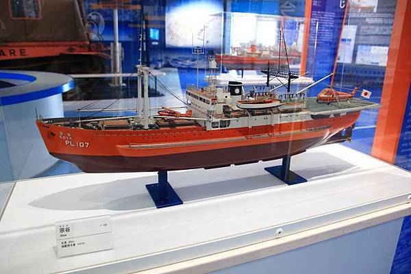 這是第一代南極觀測船"宗谷"