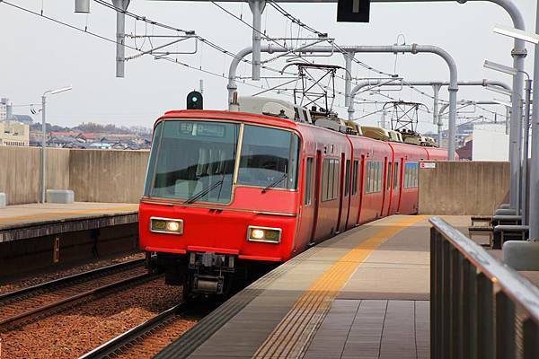 往空港的5300系普通車