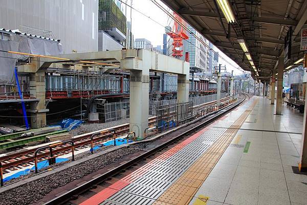 月台工事中的澀谷站