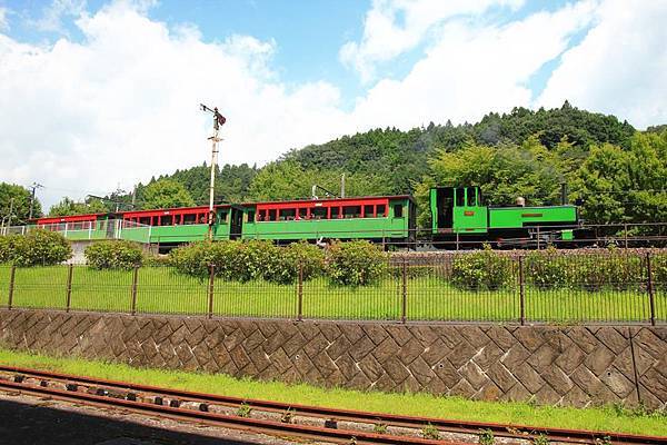 這次あぷとくん換成仿蒸汽的車頭來拉了