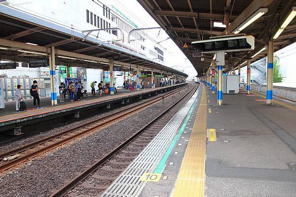 月台位在彎道上