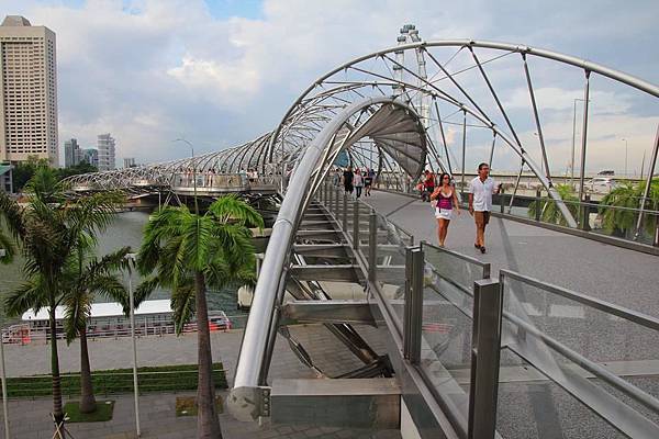 造型特殊的Helix Bridge