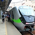 終於要搭乘EMU900了