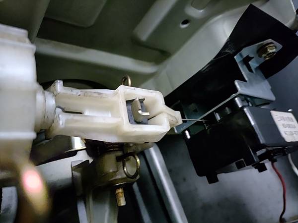 好不容易把馬達裝上去