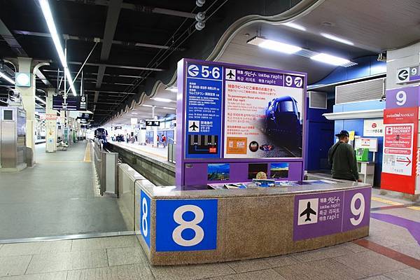 先來拍一下"ラピート"