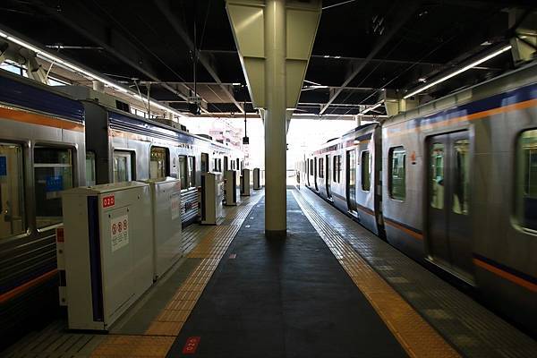 左邊這一側有設置月台門