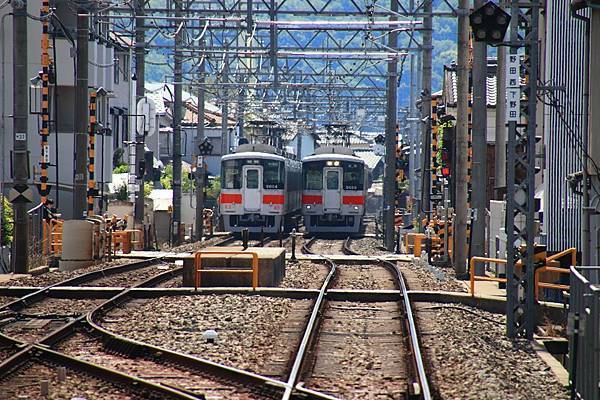 直通特急的交會