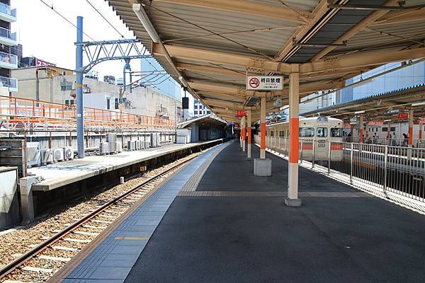 左邊是先前所述的未編號側式月台