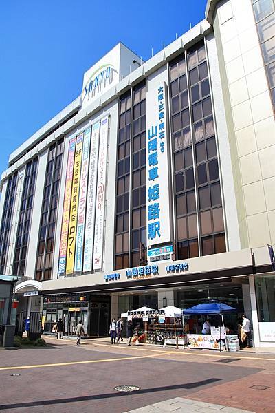 巨大的共構建築