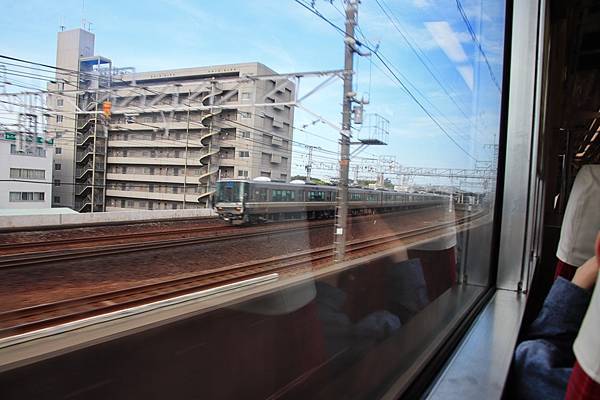 與JR的路線並行