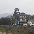 遠處的岡山城