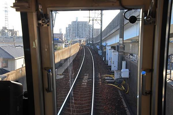 即將鑽入地下區間