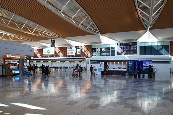 前來國際線報到