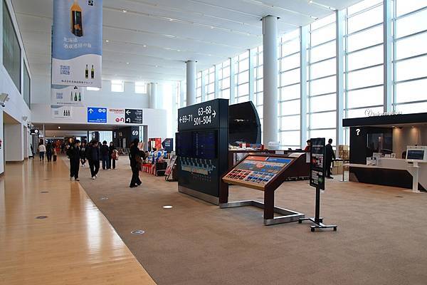 位在西側的國際線航廈